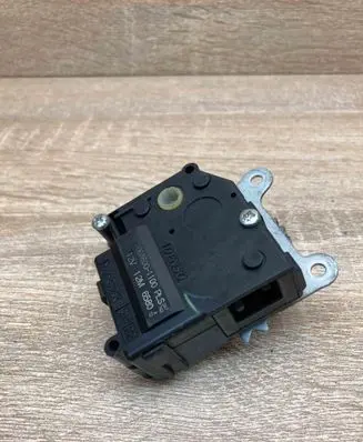 Toyota Prius+ (ZVW40) Air flap motor/actuator 0638001100 R982