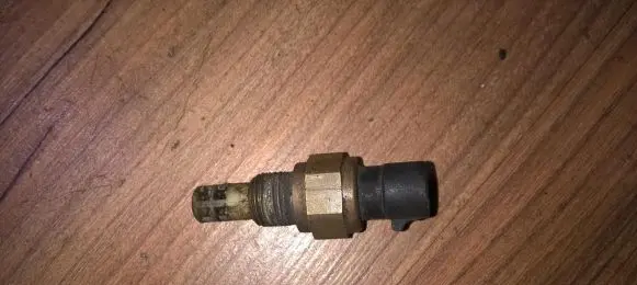 Chrysler Neon I Intake air temperature sensor 33004280