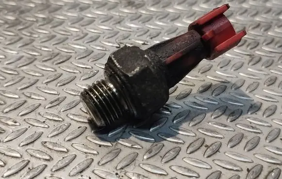 Iveco Daily 35 - 40.10 Oil pressure sensor F100821