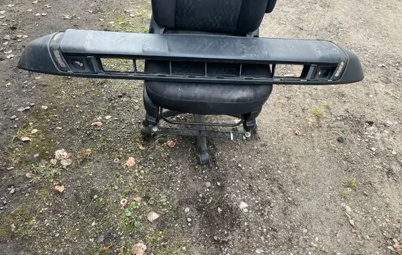 Front bumper lip