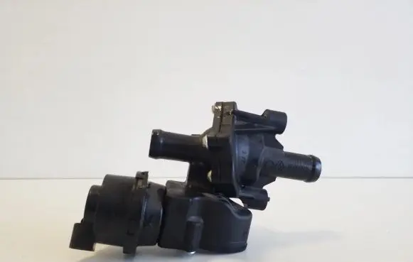 Nissan Qashqai J12 Coolant heater control valve 922306682R