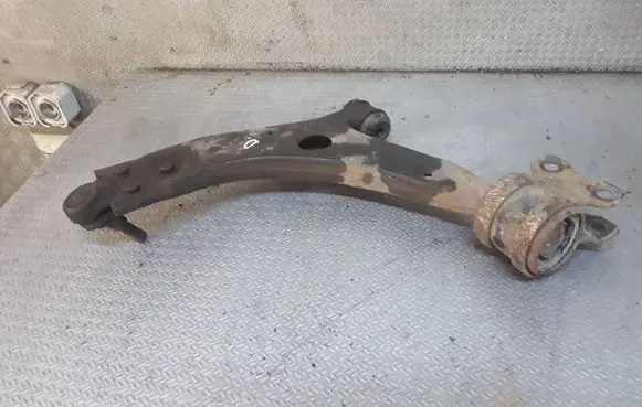 Ford Focus Front lower control arm/wishbone 