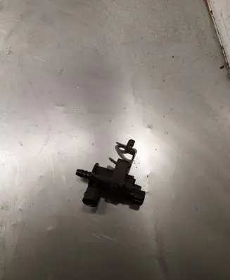 Volvo V70 Vacuum valve 8653908