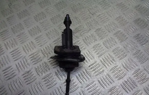Mazda 3 I Clutch release bearing slave cylinder 