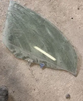 Nissan Almera N16 Front door window glass four-door