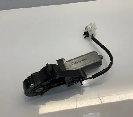 Mercedes-Benz E W211 Seat adjustment motor 0390203207 A0390203207