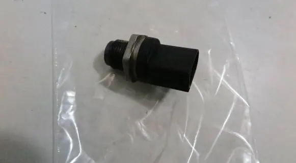 Mercedes-Benz CLK A209 C209 Fuel pressure sensor A0061536528