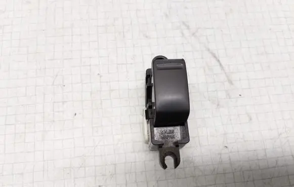Nissan Almera N16 Electric window control switch