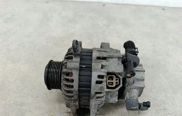 KIA Sorento Generator/alternator 373004A112