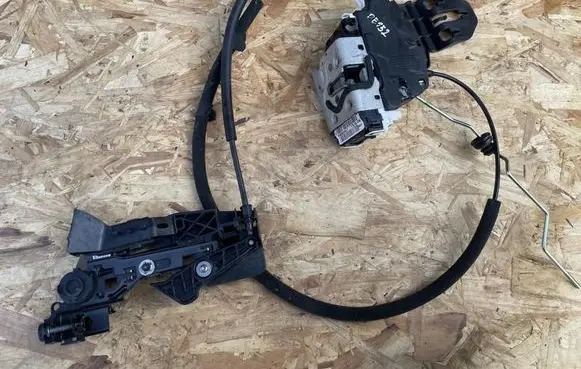 Ford C-MAX II Front door lock 04589916AG