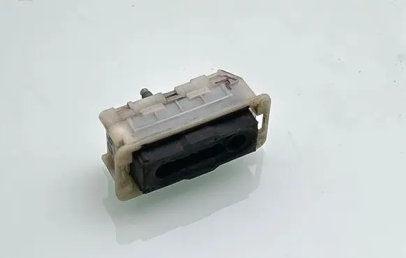 Radiator mount bracket