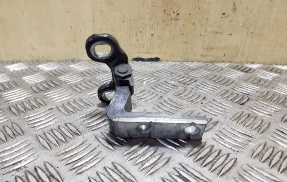 Volvo V40 Front door upper hinge 31352638