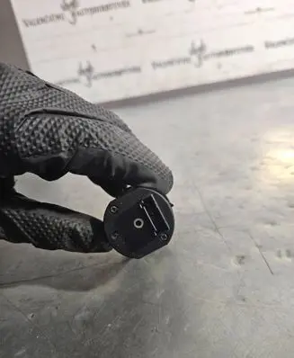 Passenger airbag on/off switch