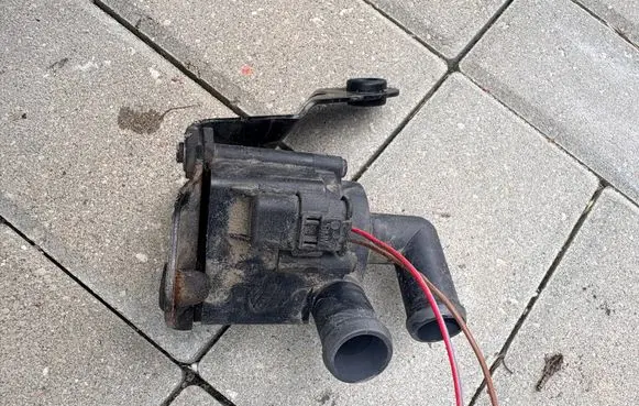 BMW 5 F10 F11 Electric auxiliary coolant/water pump 70189903