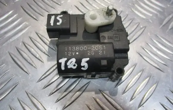 Toyota Avensis T250 Central body control module 113800-2051