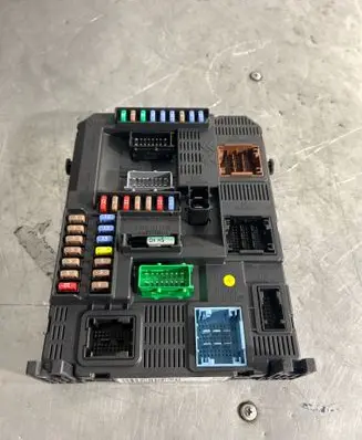 Peugeot 2008 I Fuse module 9678355980 E1092030 20130317