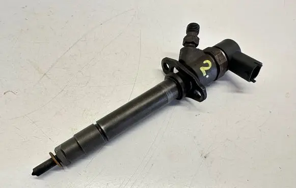 Volvo XC70 Fuel injector 8658351