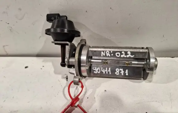 Opel Omega B2 Throttle body valve 90411871