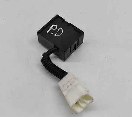 Lexus IS 220D-250-350 Seat heating relay 8750160010