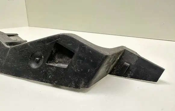 Volkswagen PASSAT B6 Front bumper mounting bracket 3C080724