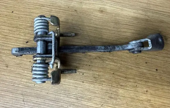 Opel Vivaro Front door check strap stopper