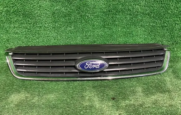 Ford Kuga I Front bumper upper radiator grill