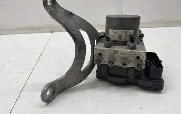 Opel Insignia B ABS Pump 84502896