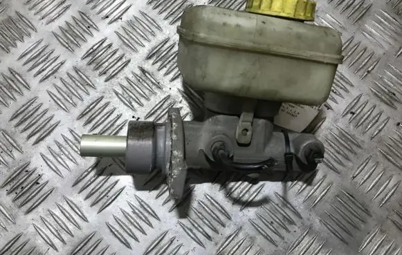 Volkswagen Golf IV Master brake cylinder 21027099