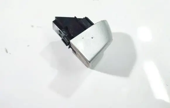 BMW 3 E90 E91 Loading door cover/cap E9XR4