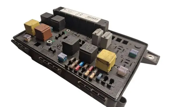 Opel Astra H Fuse module 13206745 5DK00866832
