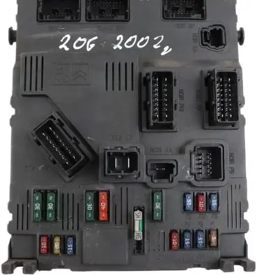 Peugeot 206 Fuse module 9646777480 S118085110E