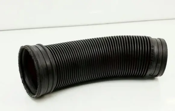 Volkswagen Transporter - Caravelle T4 Turbo air intake inlet pipe/hose 074129627K