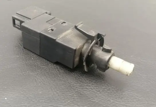 Mercedes-Benz E W211 Brake pedal sensor switch A0015454009