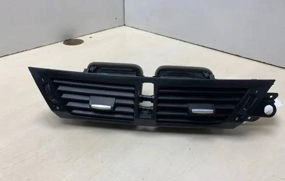 BMW X1 E84 Dash center air vent grill 2991681 1697010 2991235