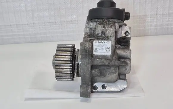 Skoda Octavia Mk3 (5E) Fuel injection high pressure pump 04L130755D 10150814 0445010537