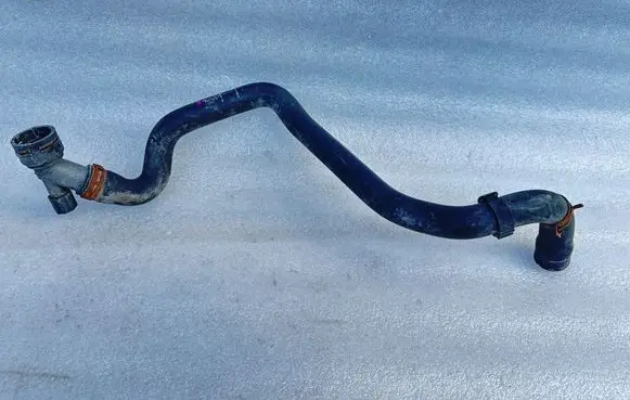 Audi TT Mk1 Engine coolant pipe/hose 8N0121051B