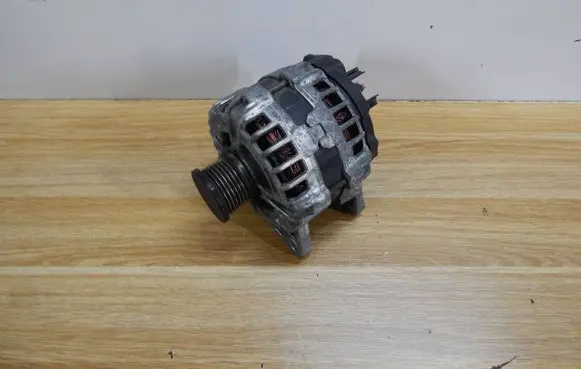 Nissan Qashqai Generator/alternator 231004BE0B F000BL0814 14V80150A