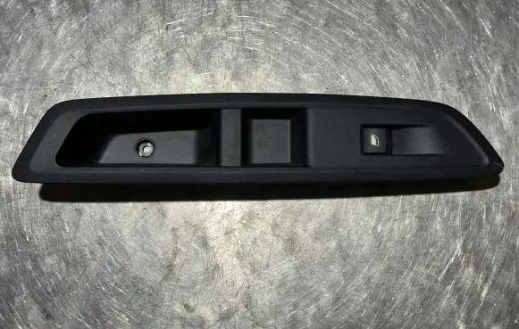 Citroen C4 III e-C4 Electric window control switch 9833109980