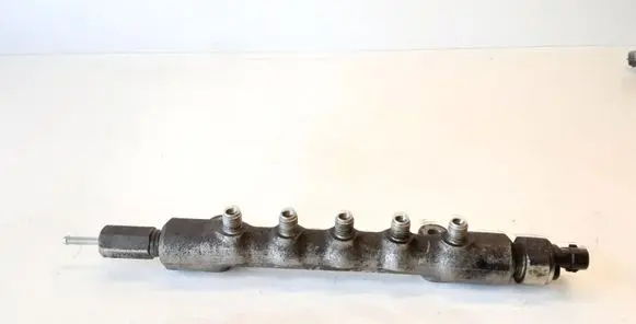 Toyota Avensis T250 Fuel main line pipe 612105H22