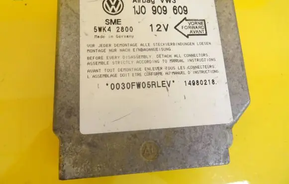 Volkswagen Golf IV Airbag control unit/module 1J0909609