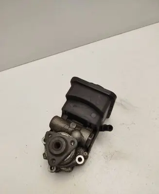 BMW 5 E39 Power steering pump 6750938 7691910518