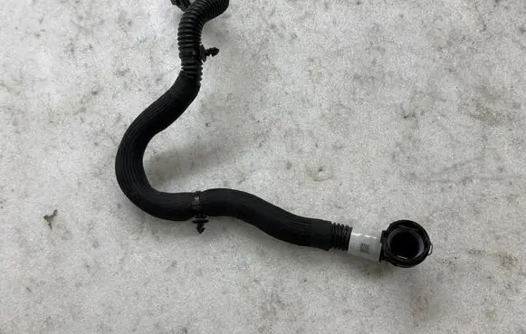 Tesla Model Y Electric car engine cooling hoses/pipes 107759400E