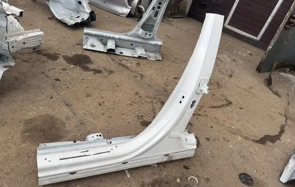 Mercedes-Benz A W177 Front sill (body part) 