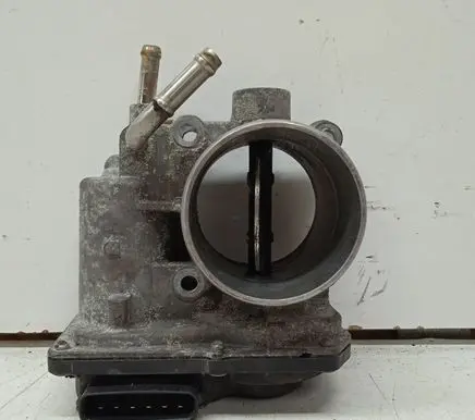 Toyota Avensis T270 Throttle valve 261000R020