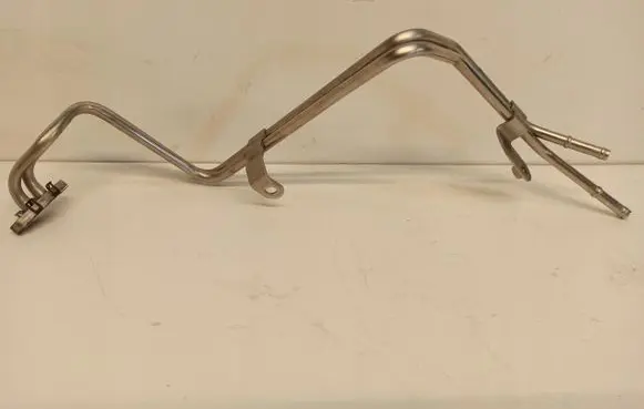 Volkswagen Golf VII Engine coolant pipe/hose 04E122157M