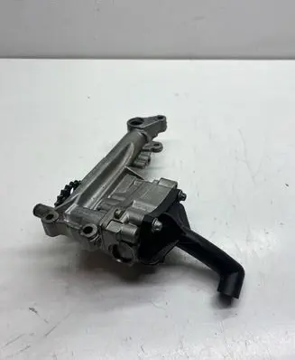 Mercedes-Benz A W169 Oil pump 6401810401