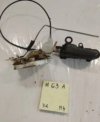 Toyota Yaris Front door lock 21515