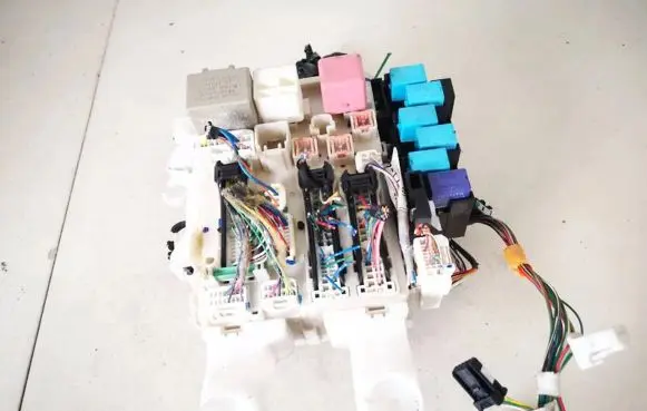 Toyota RAV 4 (XA30) Fuse box set 8273042020 82730-42020