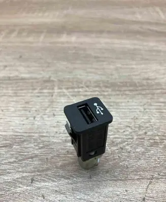 BMW X3 F25 USB socket connector 9237656 923765601