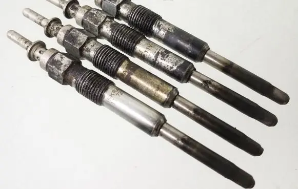 BMW 5 E39 Glow plug 11721119 11V